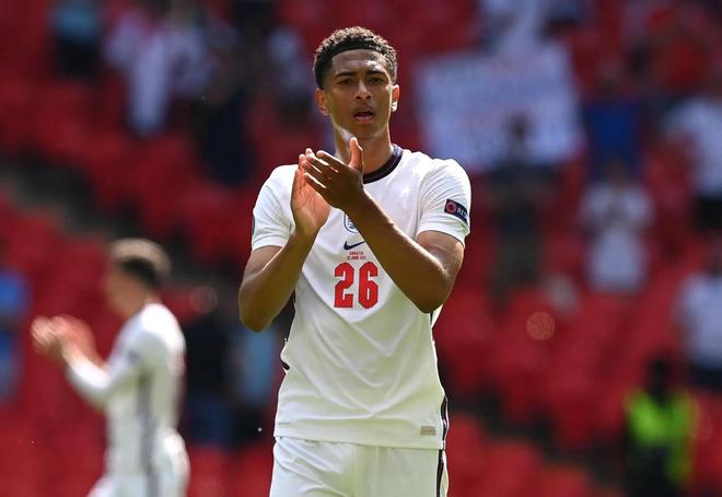 C罗打趣：詹姆斯是个好人，但我头发比他多！