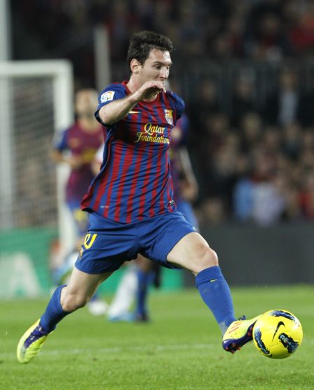 阿奇姆彭遭成都球迷种族歧视，队长王上源发文声援