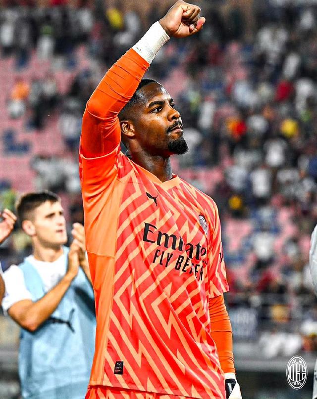 石破天惊！泰勒·亚当斯43米吊射破门为本赛季英超最远进球